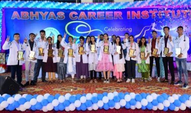 विजयोत्सव 2024 : NEET 2023 में चयनित विद्यार्थियों और उनके माता-पिता का अभ्यास करियर इंस्टीट्यूट ने किया सम्मान
