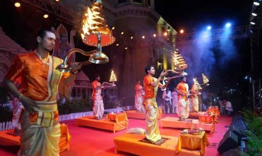 रतलाम में पहली बार :  श्री राम की 10 हजार दीपों से आरती, 21 हजार लड्डू का भोग और सिद्धार्थ काश्यप की भजन संध्या, सभी बोले- अद्भुत, अलौकिक और अविस्मरणीय !