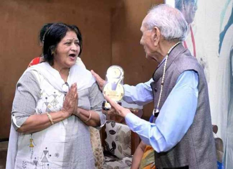 साहित्य जगत : अंतरराष्ट्रीय लघुकथा अधिवेशन में साहित्यकार डॉ. सुनीता श्रीवास्तव और नारायणी मानवेंद्र माया ‘बधेका’ सम्मानित