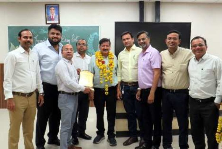 मेडिकल कॉलेज के निवर्तमान डीन डॉ. जितेंद्र गुप्ता को चिकित्सकों ने दी विदाई, प्रत्युत्तर में डॉ. गुप्ता ने ज्ञापित किया सभी के प्रति धन्यवाद