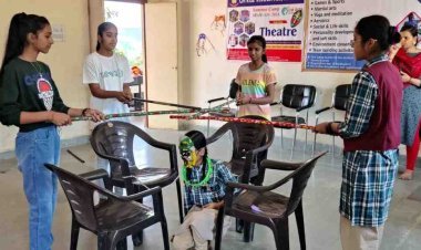 विद्यार्थियों के व्यक्तित्व विकास में थियेटर, ड्राइंग, पेंटिंग और खेलों का सकारात्मक परिणाम होता है- जिला शिक्षा अधिकारी शर्मा