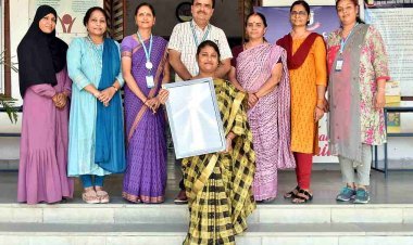 CM राइज विनोबा स्कूल लाइट हाउस घोषित, अन्य स्कूलों के लिए बनेगा प्रेरणा स्रोत, उप प्राचार्य गजेंद्र सिंह राठौर व प्रधान अध्यापक सीमा चौहान को भोपाल में मिला स्मृति चिह्न