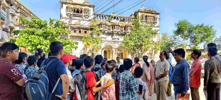 इतिहास के झरोखे से... सीएम राइज विनोबा स्कूल के 115 विद्यार्थियों ने जाना रतलाम राज्य का इतिहास, इतिहासकार नरेंद्रसिंह पंवार ने शांत की जिज्ञासाएं