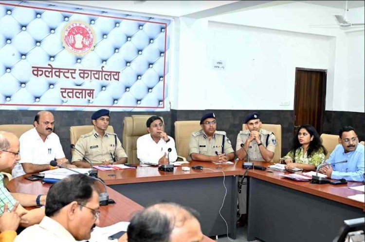 हलचल चुनाव की : गर्मी ने बढ़ाई अफसरों की चिंता, संभागायुक्त गुप्ता रतलाम में बोले- मतदान केंद्र में नहीं हो पीने के पानी की कमी