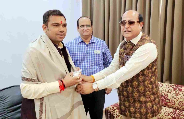 फार्मेसी कॉउंसिल ऑफ इंडिया के अध्यक्ष एमएम पटेल पहुंचे रॉयल कॉलेज कैम्पस, चेयरमैन गुगालिया व डायरेक्टर अफज़ल ने किया स्वागत