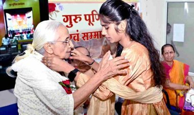 गुरु पूर्णिमा उत्सव : प्रधानमंत्री कॉलेज ऑफ एक्सिलेंस में वरिष्ठ गुरुजन का हुआ सम्मान, वक्ताओं ने गुरु-शिष्य परंपरा के महत्व पर डाला प्रकाश