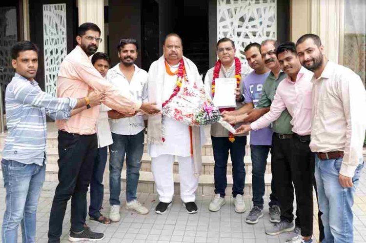 आभारोक्ति : शासकीय कला एवं विज्ञान महाविद्यालय के अस्थायी कर्मचारी हुए स्थायी, कैबिनेट मंत्री चेतन्य काश्यप का स्वागत कर ज्ञापित किया धन्यवाद
