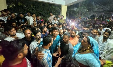 रतलाम के मोचीपुरा में गणेश प्रतिमा के जुलूस पर पथराव, हिंदू संगठन के कार्यकर्ताओं ने घेरा थाना, पुलिस प्रशासन मुर्दाबाद के नारे लगाए, पुलिस ने खदेड़ा, देखें वीडियो...