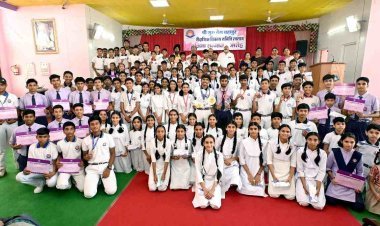 प्रतिभा सम्मान : माता-पिता व शिक्षकों के प्रति कृतज्ञता का भाव रखें, आप झुकेंगे तो ही आशीर्वाद मिलेगा- डॉ. मुरलीधर चांदनीवाला