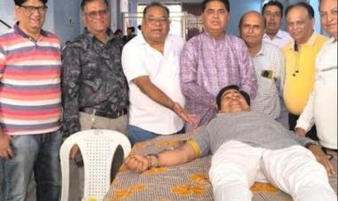 रक्तदान महादान : सिन्धु सेना ने गुरु नानक जयंती पर आयोजित किया रक्तदान शिविर, दिवंगतों की याद में 75 यूनिट रक्तदान किया