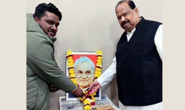 कैबिनेट मंत्री चेतन्य काश्यप ने भारतरत्न अटल जी को पुष्पांजलि अर्पित कर नमन किया