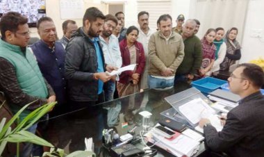 ज्ञापन सौंपा : भाजपा पार्षद दल ने SP अमित कुमार से की मुलाकात, MIC सदस्य अनीता कटारा के विरुद्ध दर्ज केस समाप्त करने मांग की