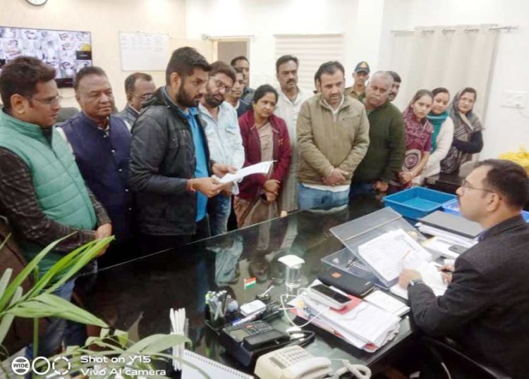 ज्ञापन सौंपा : भाजपा पार्षद दल ने SP अमित कुमार से की मुलाकात, MIC सदस्य अनीता कटारा के विरुद्ध दर्ज केस समाप्त करने मांग की