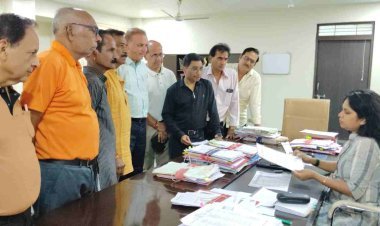 विरोध जरूरी है ! कांग्रेस नेत्री और स्वतंत्र लेखक ने कर दी परशुराम की औरंगजेब से तुलना, मप्र परशुराम कल्याण बोर्ड ने कहा- दर्ज हो केस, ब्राह्मण समाज ने ने पुतला फूंका