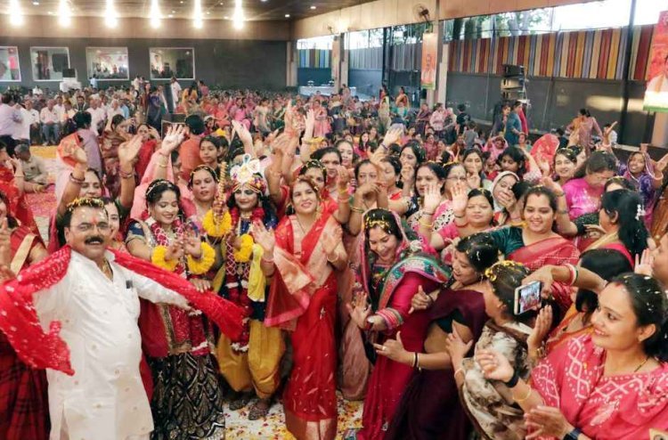 फाग उत्सव मे झूमे भाजपा जिलाध्यक्ष उपाध्याय, महापौर पटेल और पूर्व गृह मंत्री कोठारी, एक-दूसरे को दी होली की बधाई