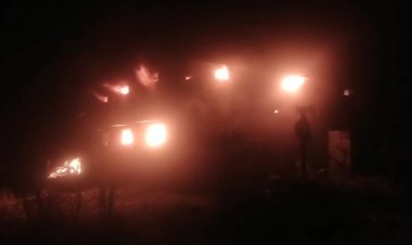 रतलाम ब्रेकिंग न्यूज़ ! टेंट व्यवसायी के दो मंजिले मकान में लगी भीषण आग, टेंट और घर का सामान हुआ खाक