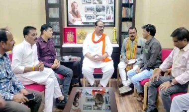 रतलाम प्रेस क्लब की नवनिर्वाचित कार्यकारिणी ने की कैबिनेट मंत्री चेतन्य काश्यप से सौजन्य भेंट, संस्था की आगामी योजनाओं व कार्यक्रमों पर हुई चर्चा