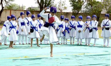 खेल संग आत्मरक्षा : श्री गुरु तेग बहादुर एकेडमी में हुआ समर स्पोर्ट्स और गतका कैंप का आयोजन, विद्यार्थियों ने खेलों के साथ सीखे आत्मरक्षा के गुर