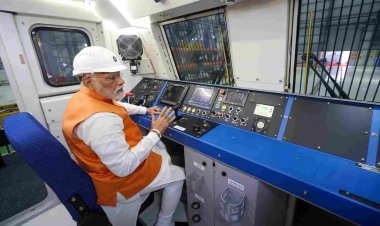 PM in Gujarat : प्रधानमंत्री नरेंद्र मोदी ने दाहोद में 22800 करोड़ से अधिक की रेल परियोजनाएं जनता को समर्पित की, वीडियो कॉन्फ्रेंसिंग में दो ट्रेनों को हरी झंडी भी दिखाई