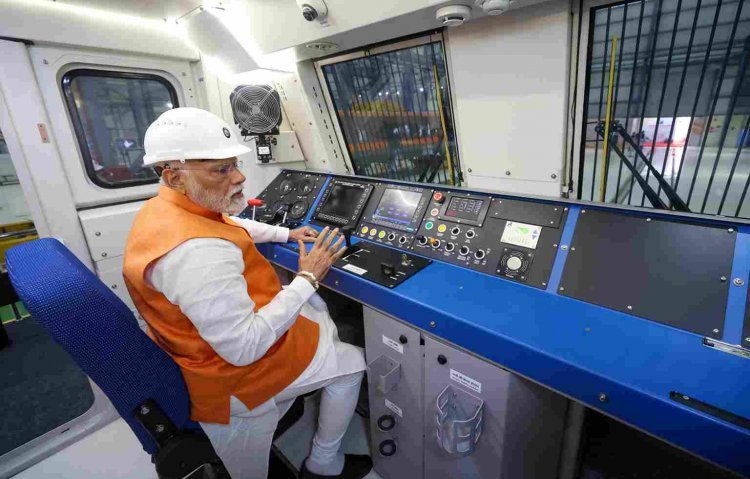 PM in Gujarat : प्रधानमंत्री नरेंद्र मोदी ने दाहोद में 22800 करोड़ से अधिक की रेल परियोजनाएं जनता को समर्पित की, वीडियो कॉन्फ्रेंसिंग में दो ट्रेनों को हरी झंडी भी दिखाई