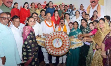 रक्षाबंधन महोत्सव : भाजपा की महिला पदाधिकारियों व सदस्यों ने मंत्री चेतन्य काश्यप व जिलाध्यक्ष प्रदीप उपाध्याय को बांधी राखी, भाइयों ने बहनों को दिया रक्षा का वचन