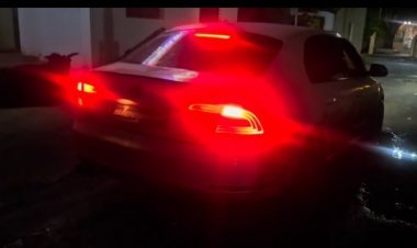 तेज रफ्तार स्कोडा कार ने उड़ाया नियमों का मज़ाक, पटाखों जैसी आवाज़ से दहले लोग, रतलाम पुलिस ने जब्त की कार