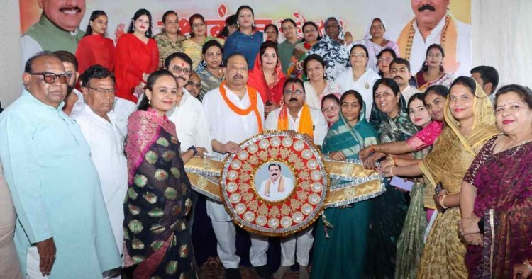 रक्षाबंधन महोत्सव : भाजपा की महिला पदाधिकारियों व सदस्यों ने मंत्री चेतन्य काश्यप व जिलाध्यक्ष प्रदीप उपाध्याय को बांधी राखी, भाइयों ने बहनों को दिया रक्षा का वचन