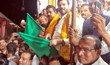 मिली ट्रेन की सुविधा ! गौतमपुरा रोड स्‍टेशन पर जोधपुर-इंदौर एक्‍सप्रेस ट्रेन का प्रायोगिक ठहराव शुरू