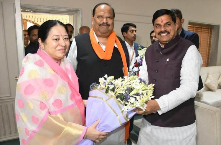 मुख्यमंत्री डॉ. मोहन यादव का मंत्री चेतन्य काश्यप ने किया अभिवादन, सरकार के दो वर्ष पूरे होने पर दी बधाई