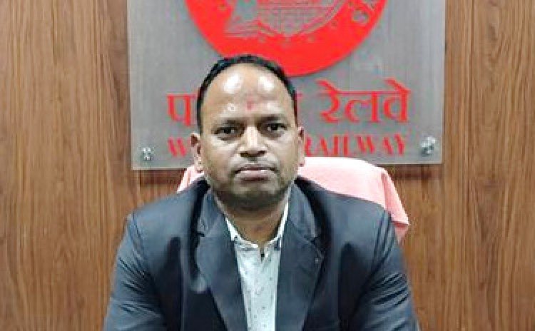मुकेश कुमार बने रतलाम रेल मंडल के जनसंपर्क अधिकारी, इंदौर में पदभार संभाला, खेमराज मीणा अहमदाबाद स्थानांतरित