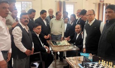 शह और मात का खेल ! अभिभाषकों ने शतरंज के बोर्ड पर दौड़ाए दिमागी हाथी, घोड़ और ऊंट, पैदलों ने वज़ीर और राजा को छकाया