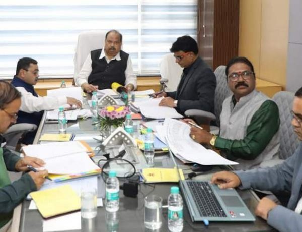 बड़ा निर्णय ! लघु उद्योग निगम संचित लाभ में से मुख्यमंत्री को भेंट करेगा लाभांश, MSME मंत्री चेतन्य काश्यप की अध्यक्षता में हुई बैठक में निर्णय